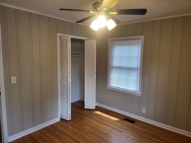 Building Photo - Very large 4 bedroom ranch in Donelson, TN...