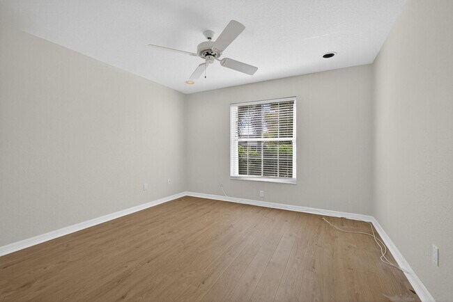 Building Photo - 12865 Meadowbend Dr