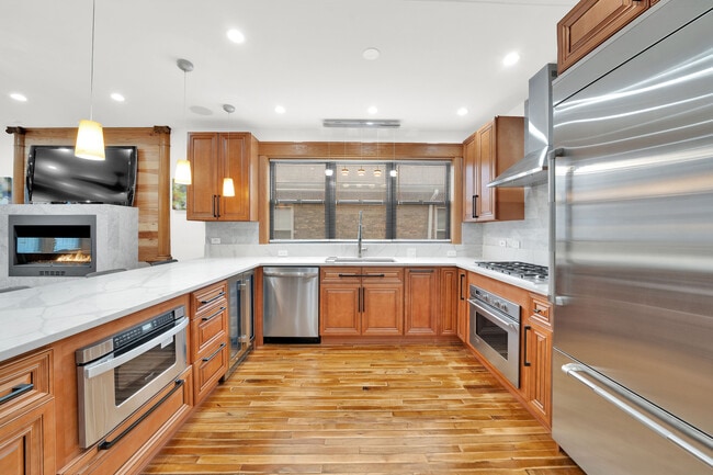 Building Photo - 1226 S 60th Ct