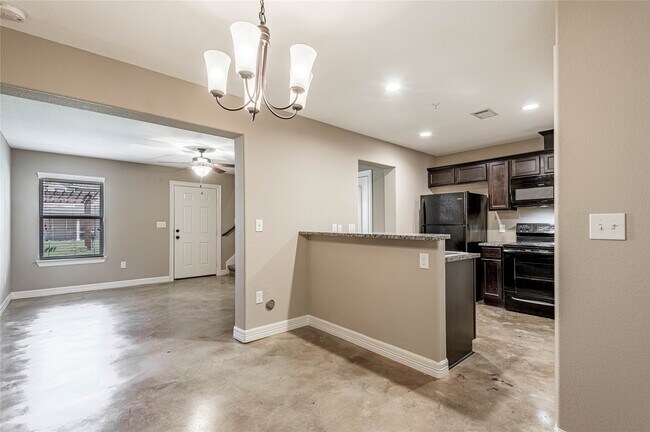 Building Photo - 2002 20th St