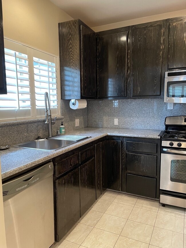 Building Photo - 2402 34th St