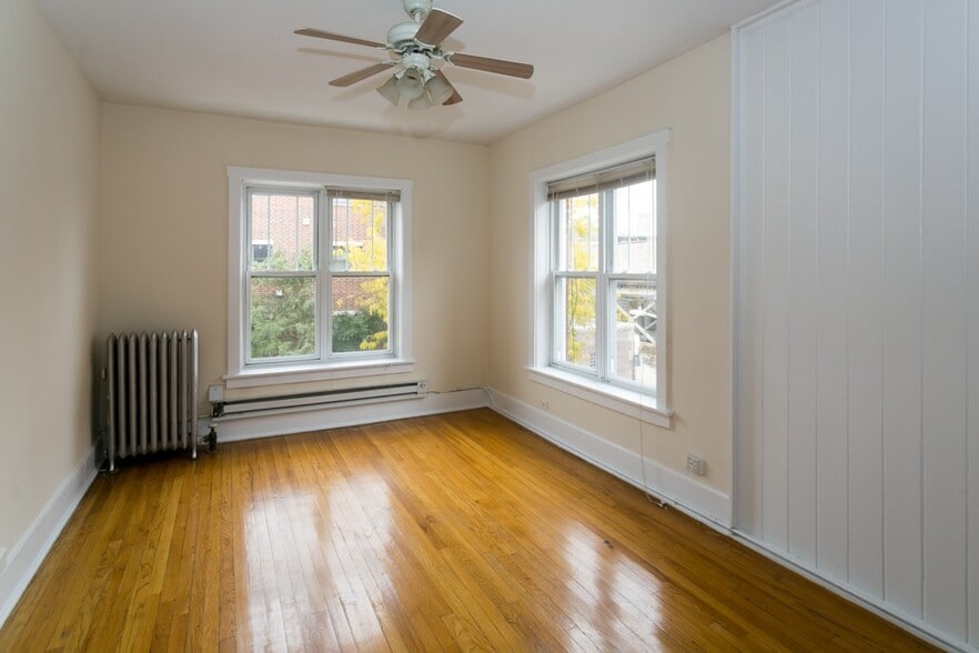 Building Photo - 938 W Cornelia Ave