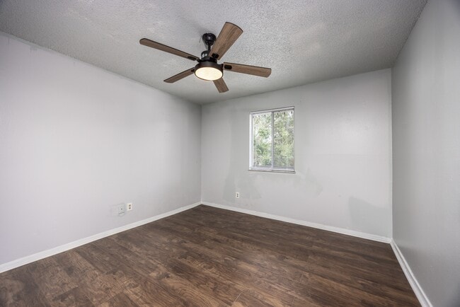 Building Photo - 6519 W Newberry Rd