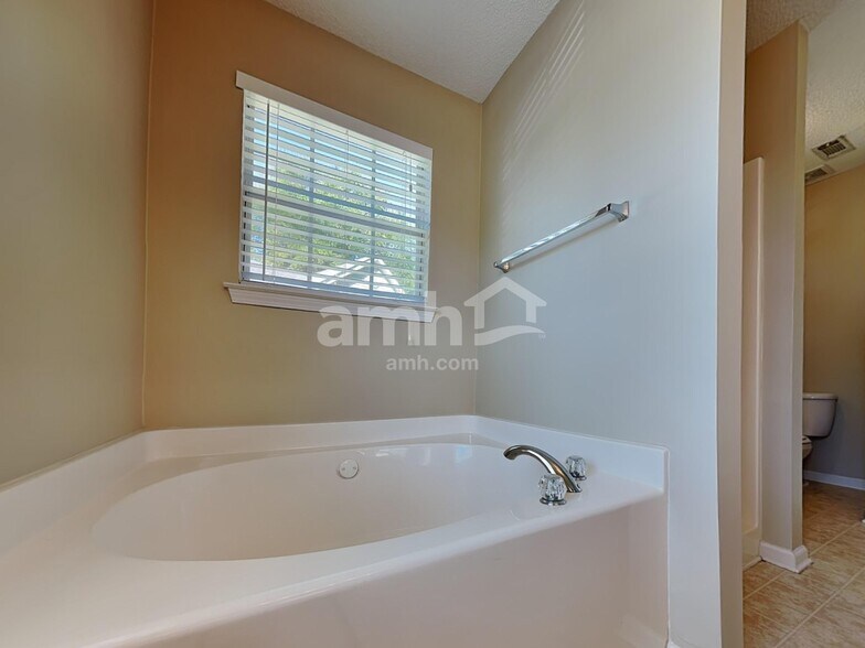 Building Photo - 4020 Angels Dr
