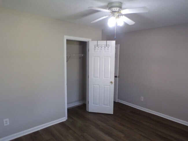 Building Photo - 1019 Furia Dr