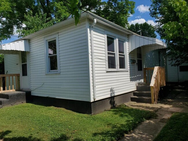 Building Photo - 2635 Guyan Ave