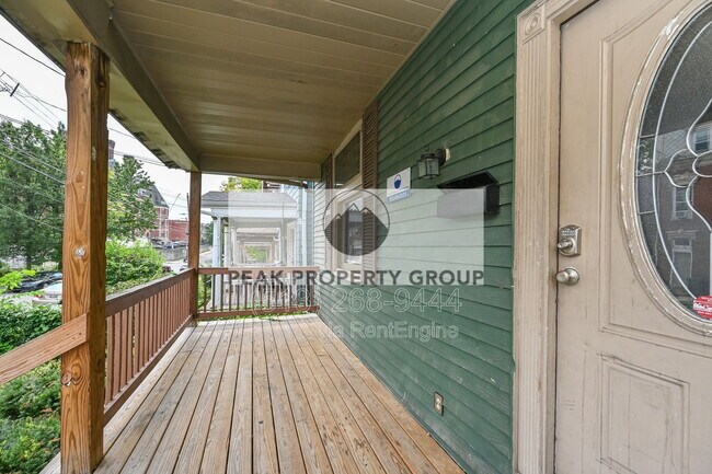 Building Photo - 2317 Stratford Ave