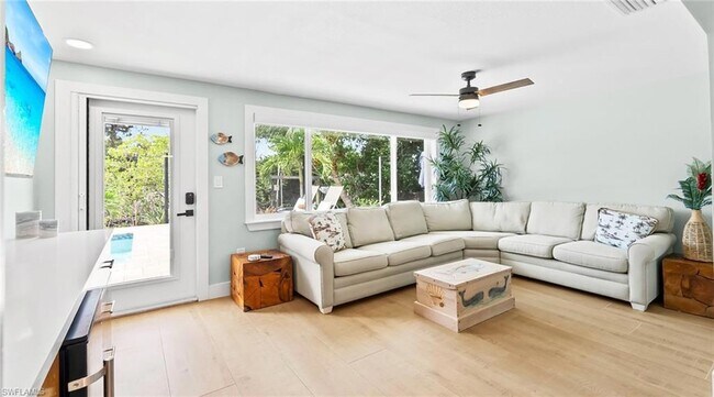 Building Photo - 2736 Riverview Dr