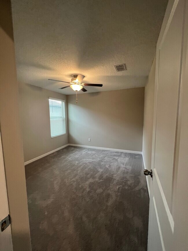 Building Photo - 352 Argyll Dr