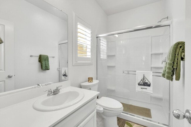 Building Photo - 4 bed / 3 bath | Upated Anatolia Home Avai...