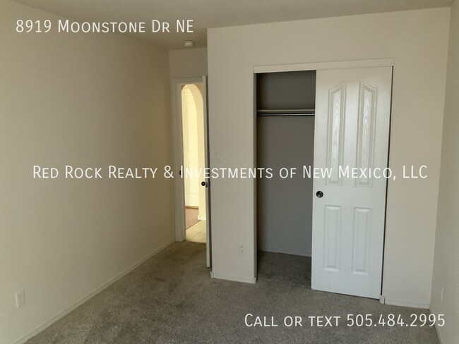 Building Photo - 3 Bedroom in La Cueva with EV Charger!!