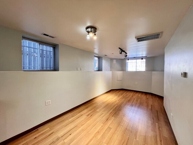 Building Photo - 2915 N Lawndale Ave