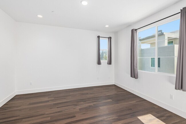 Building Photo - Irvine's Great Park 3 Bedroom + Loft for L...