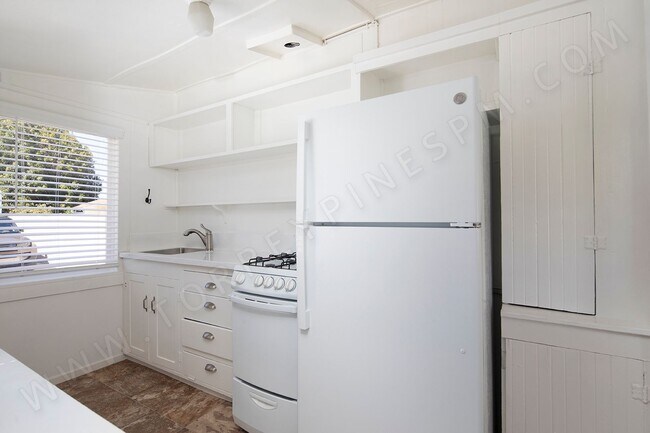 Building Photo - OPEN HOUSE: 9/13 11:30AM-12:30PM ~ OB Cott...