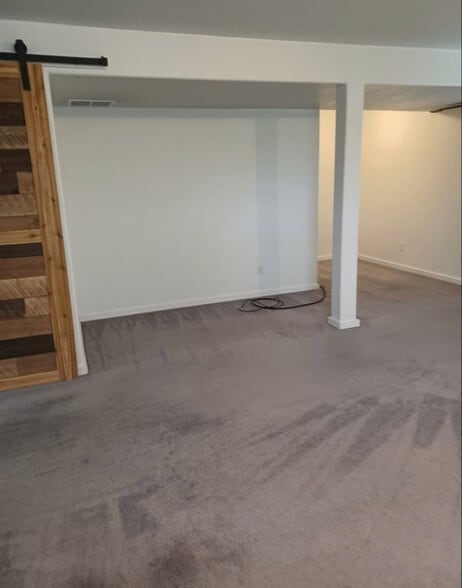 Building Photo - 1034 NW Ivy Dr