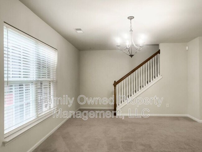 Building Photo - 8753 Red Oak Dr