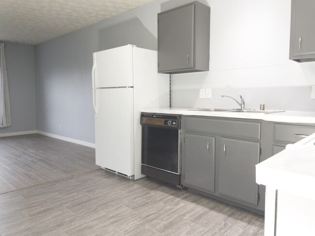 Building Photo - 6613 E 10th Ave