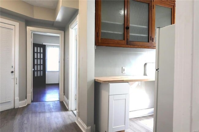 Building Photo - 4915/4917 Lindenwood Ave