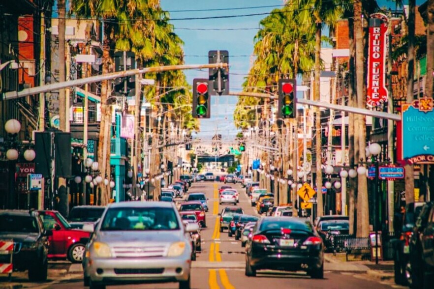 Building Photo - 1704 N 17th St