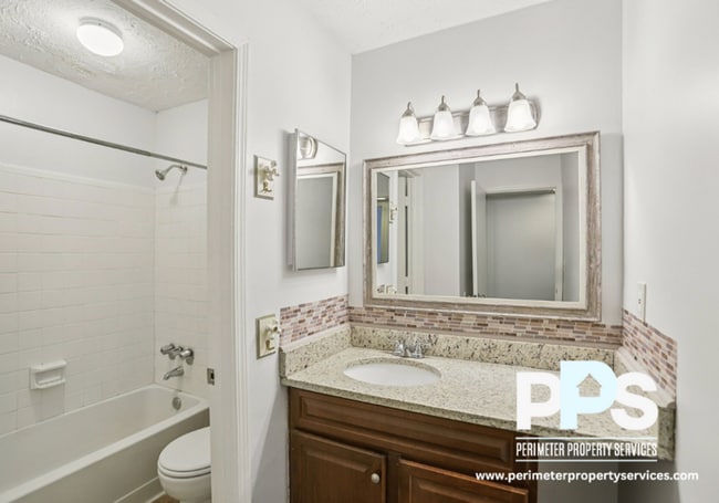 Building Photo - 801 Countryside Pl