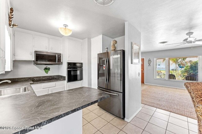 Building Photo - 301 S Ramona Ave