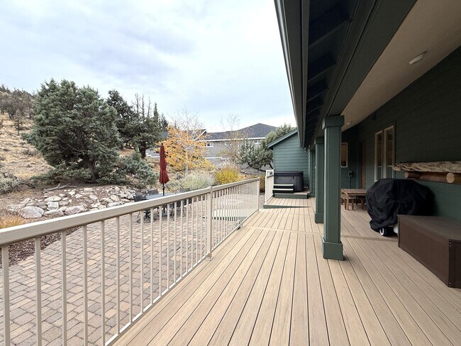 Building Photo - WINTER SPECIAL DISCOUNTED $500 PER MONTH F...