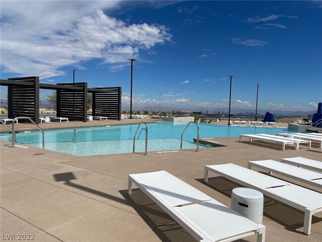 Building Photo - 909 Allister Flds Ln