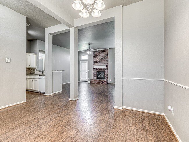 Building Photo - Updated home in Edmond + 3 bed + 2 bath + Edmond Schools