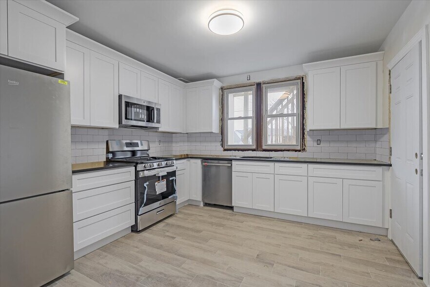 Building Photo - 120 High St