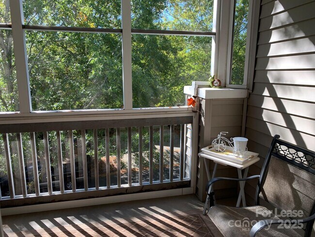 Building Photo - 9033 Rosalyn Glen Rd