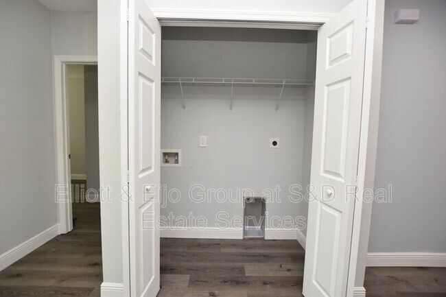 Building Photo - 525 Albatross Dr