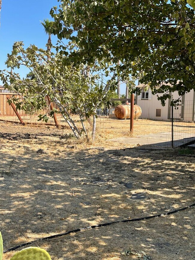 Building Photo - 5-Bedroom, 3-Bathroom Home for Rent on 1-A...