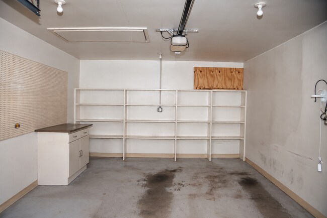 Building Photo - 207 W Maple St
