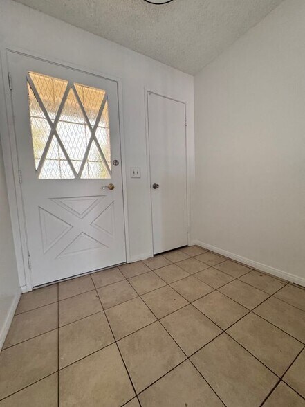 Building Photo - 41272 Mayberry Ave