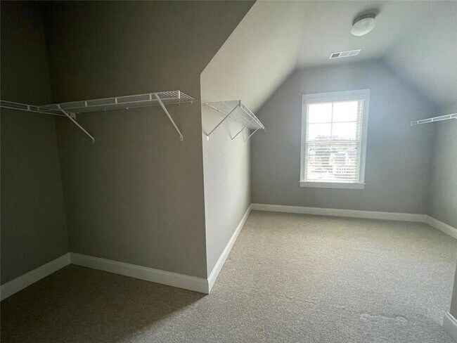 Building Photo - 3483 Lost Oak Dr NE