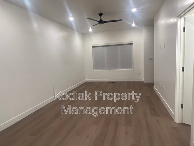 Building Photo - 765 N 400 W