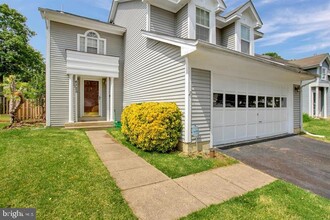 Building Photo - 4325 Lord Fairfax Ct