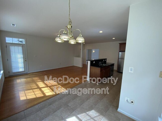 Building Photo - 1012 Maureen Dr