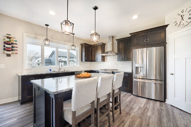 Building Photo - Spacious 4-Bedroom Gem with Modern Comforts and Finished Basement in Vadnais Heights!