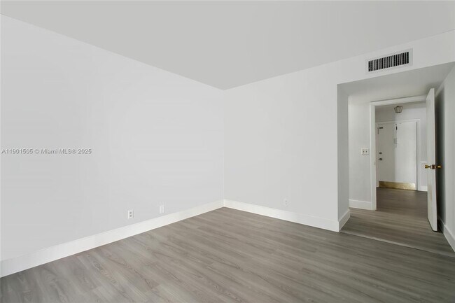 Building Photo - 606 NW 13th St