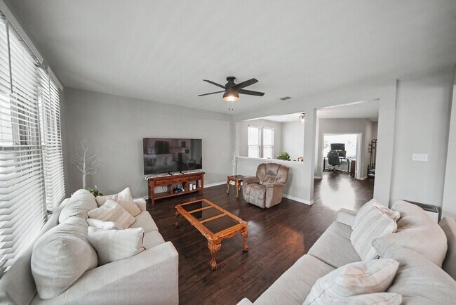 Building Photo - Spacious Home with Office, Game Room & Solar Panels Near Randolph AFB - Realtor Commission: $500