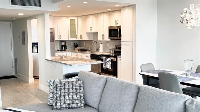 Building Photo - 531 N Ocean Blvd