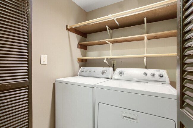 Building Photo - 1707 SW Binford Lake Pkwy