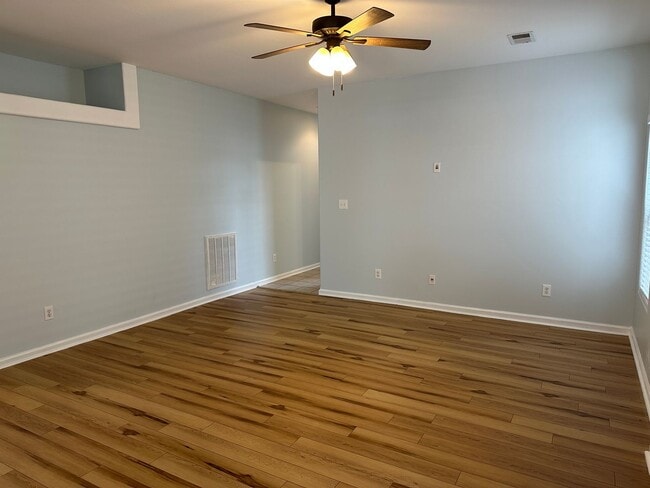 Building Photo - Beautiful 3 BR, 2 Bath House! Finished Garage, Fenced Backyard, Masterson Station Area