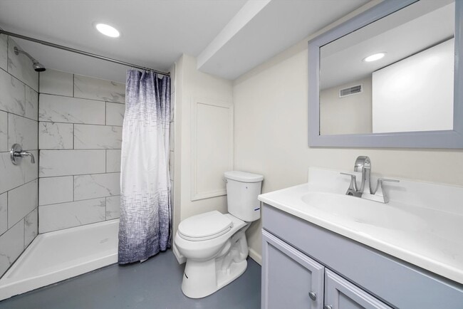 Building Photo - 3227 S Wells St