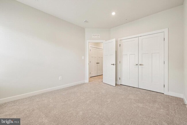 Building Photo - 2528 VERONA Pl