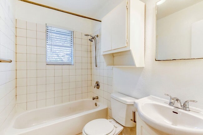 Building Photo - 2928 E 12th St