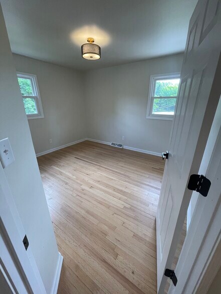 Building Photo - 5910 Teakwood Dr