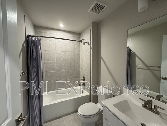 Building Photo - 5609 Greenpoint Ln