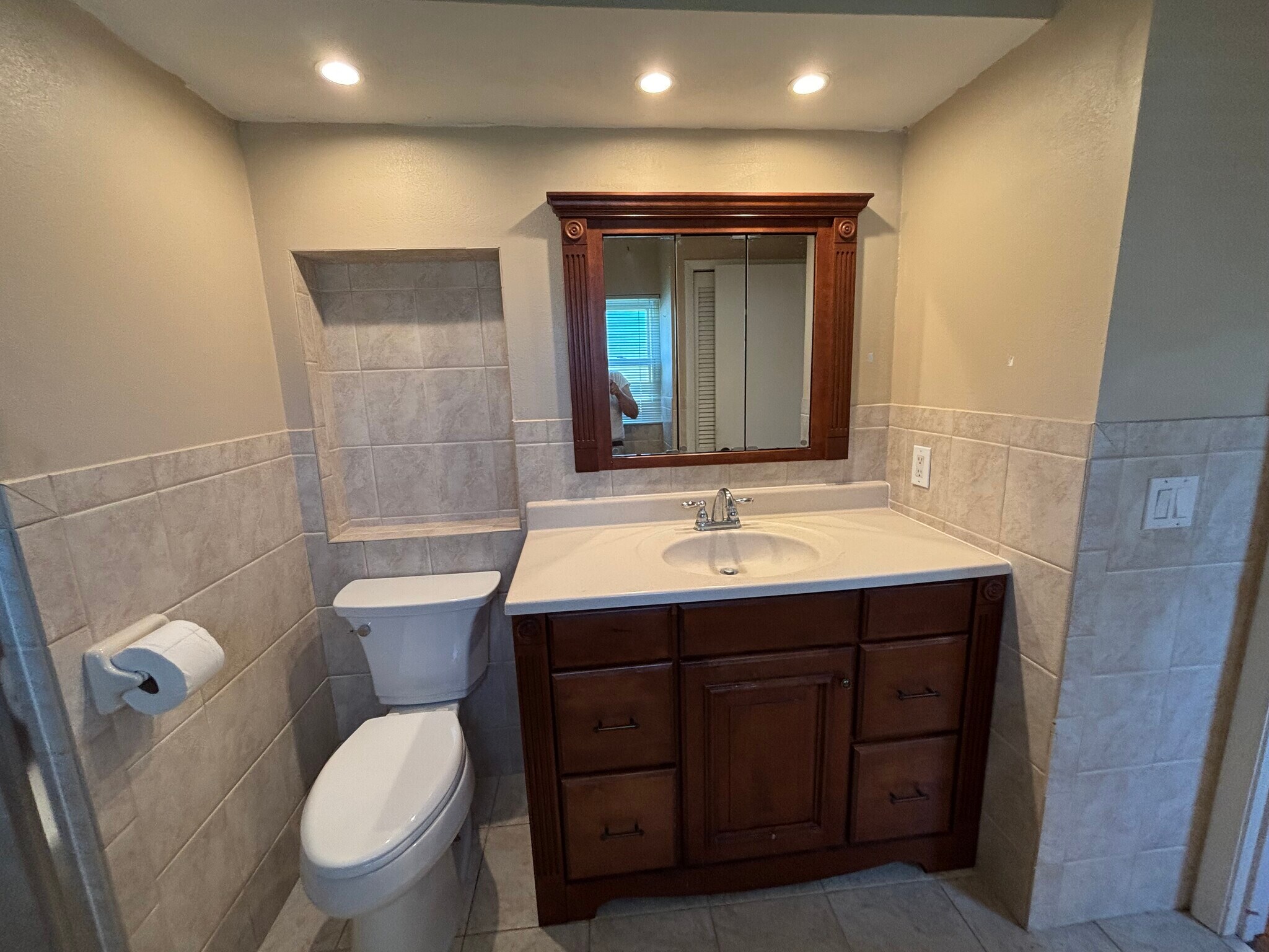 Building Photo - 2 Windermere Pl